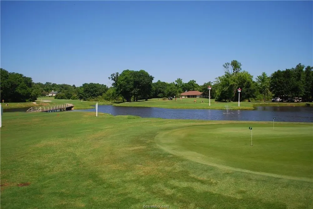Pin Oak Hilltop Lakes, TX 77871