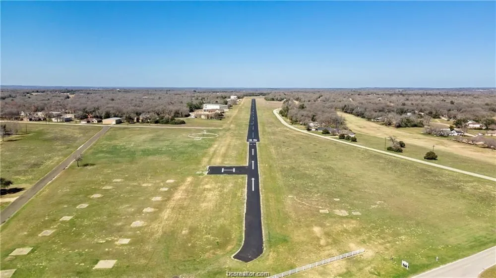 Pin Oak Hilltop Lakes, TX 77871