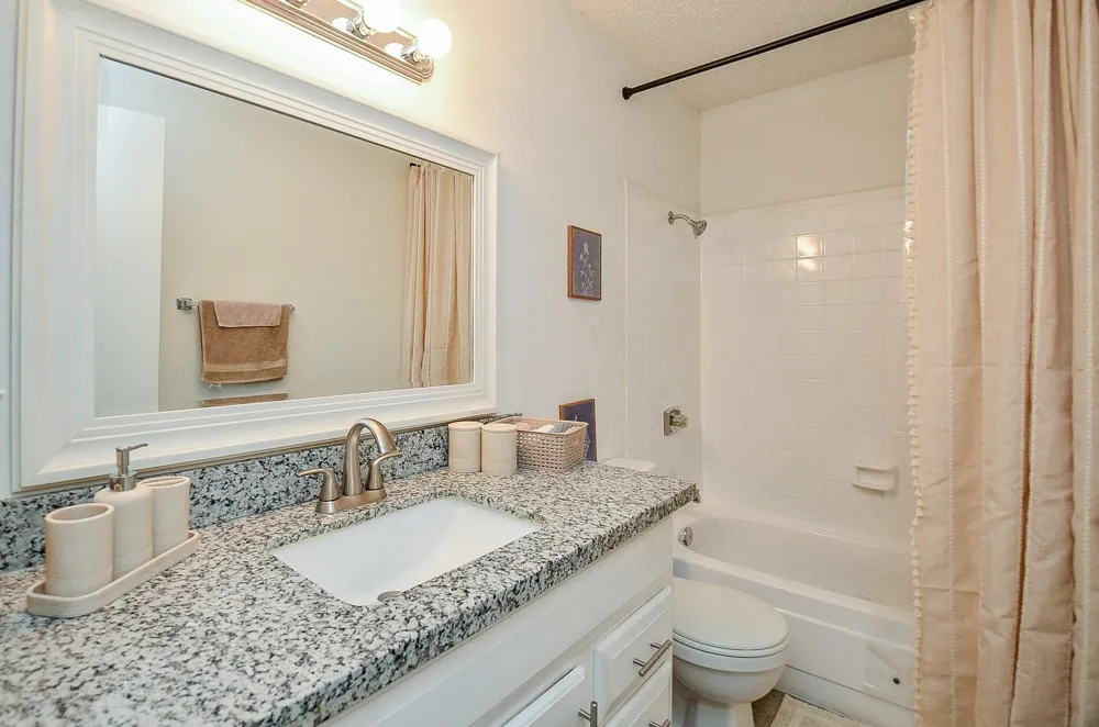 17401 Red Oak Drive #64 Houston, TX 77090