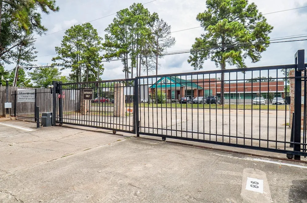 17401 Red Oak Drive #64 Houston, TX 77090