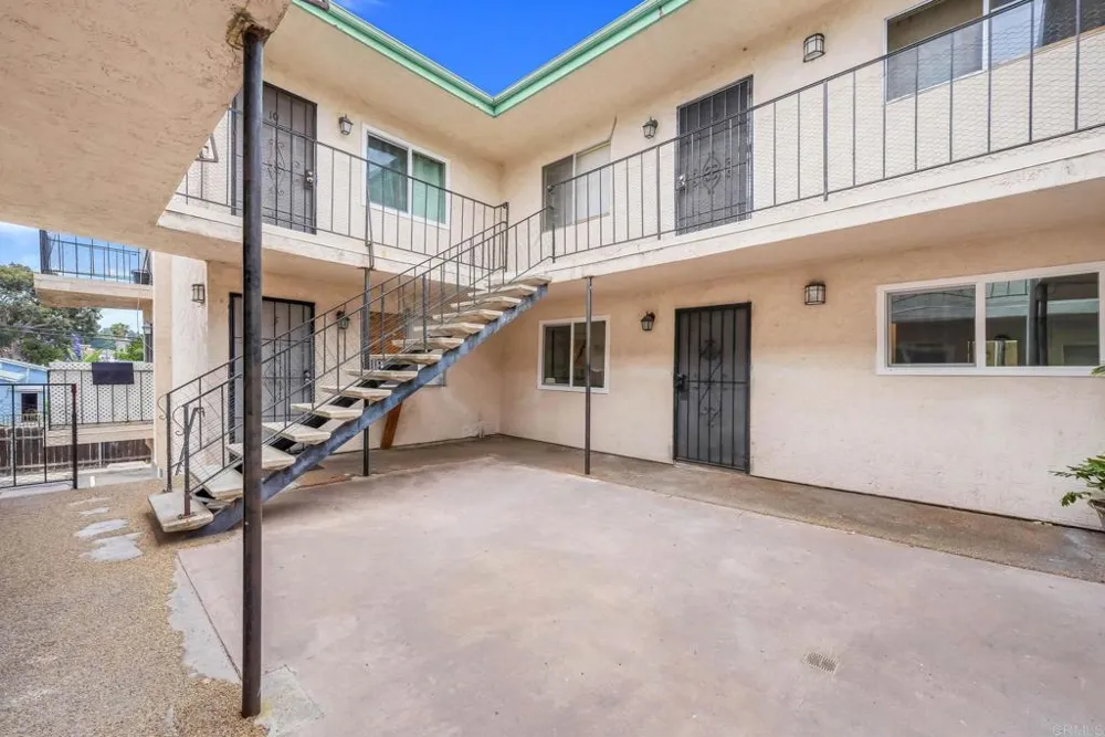 4161 Winona Avenue San Diego, CA 92105