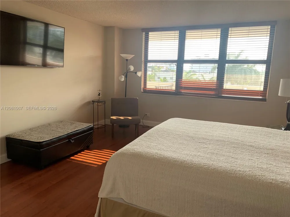 10101 E Bay Harbor Dr #401 Bay Harbor Islands, FL 33154