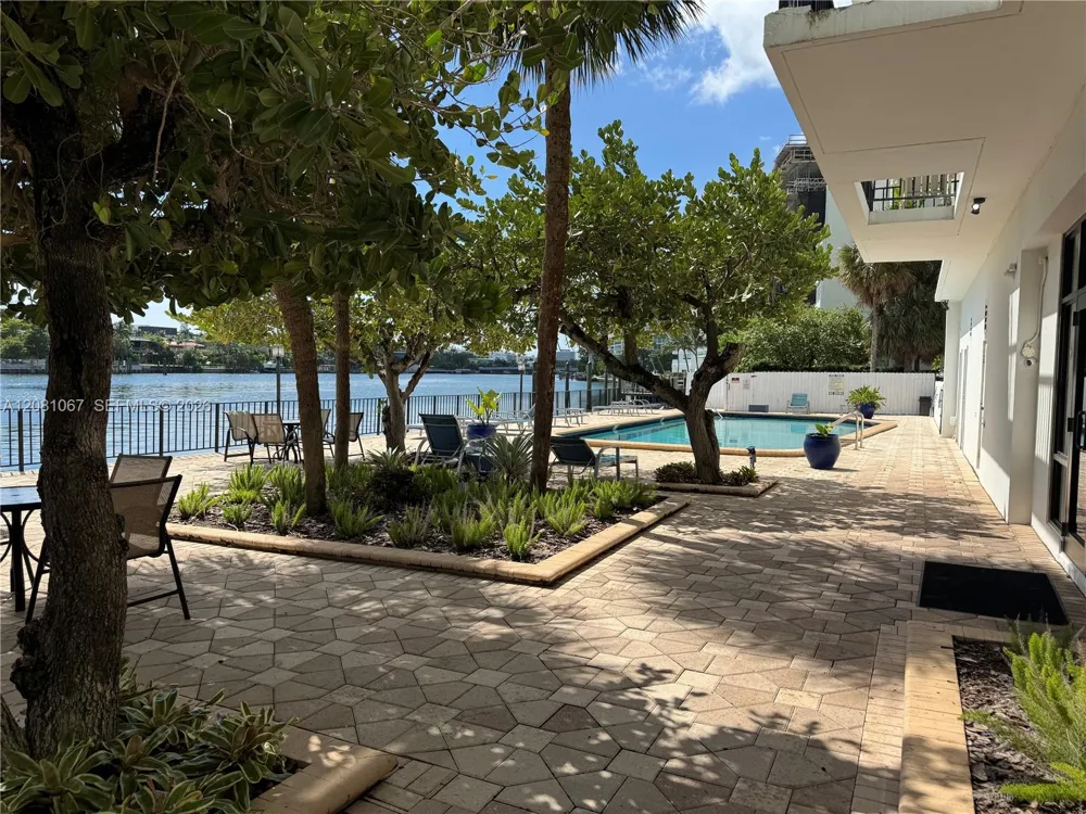 10101 E Bay Harbor Dr #401 Bay Harbor Islands, FL 33154