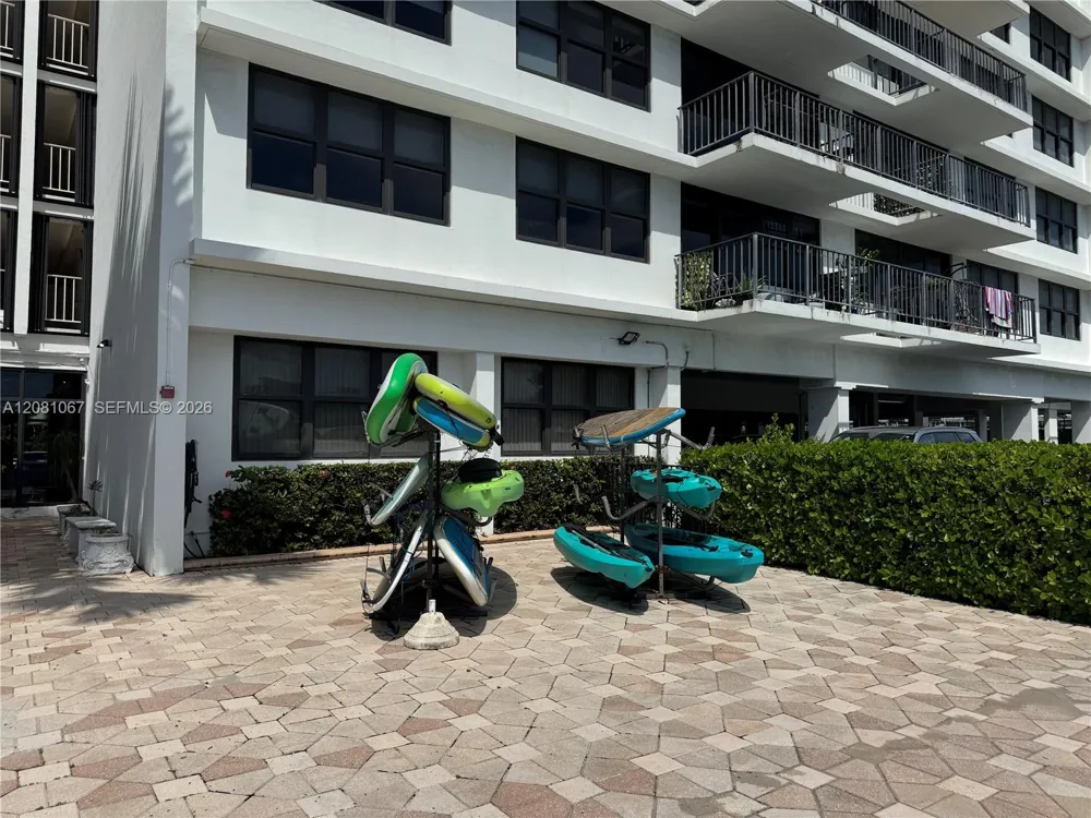 10101 E Bay Harbor Dr #401 Bay Harbor Islands, FL 33154