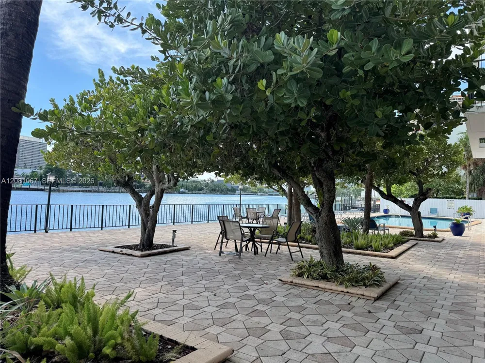 10101 E Bay Harbor Dr #401 Bay Harbor Islands, FL 33154
