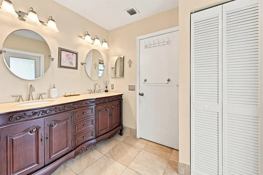 2111 NW 86TH WAY Coral Springs, FL 33071