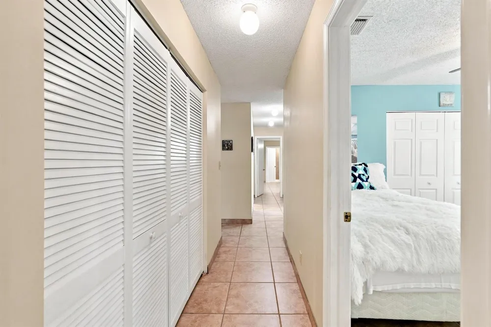 2111 NW 86TH WAY Coral Springs, FL 33071