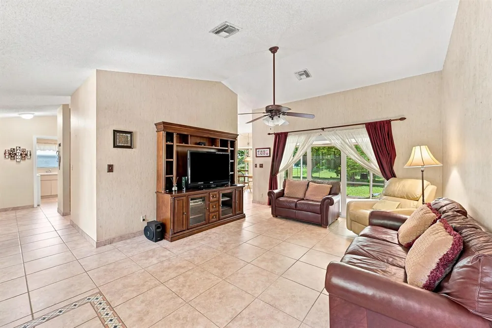 2111 NW 86TH WAY Coral Springs, FL 33071
