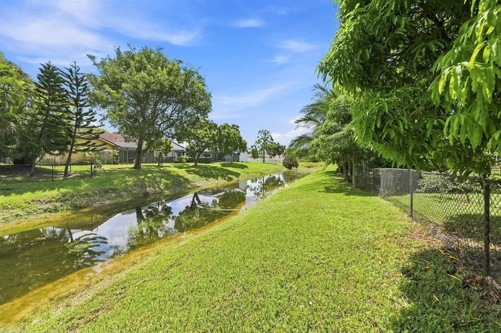 2111 NW 86TH WAY Coral Springs, FL 33071