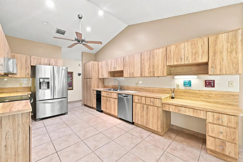 2111 NW 86TH WAY Coral Springs, FL 33071