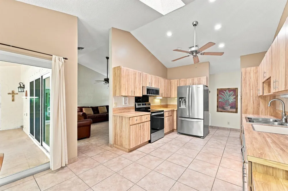 2111 NW 86TH WAY Coral Springs, FL 33071