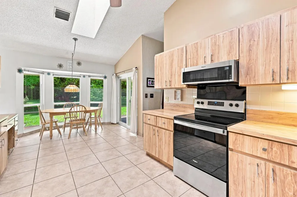 2111 NW 86TH WAY Coral Springs, FL 33071