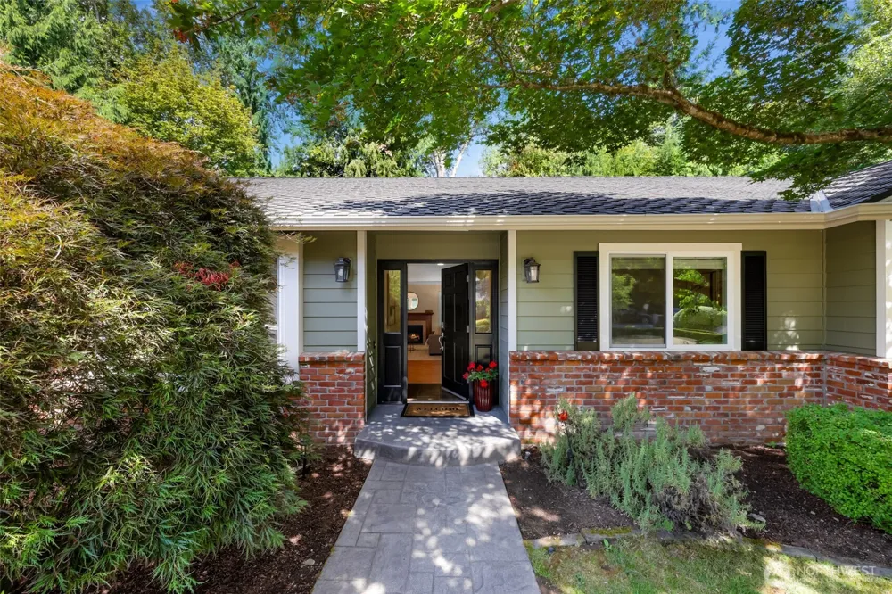 24124 NE 6th Place Sammamish, WA 98074