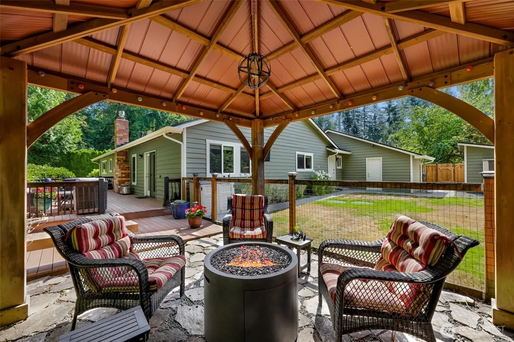 24124 NE 6th Place Sammamish, WA 98074