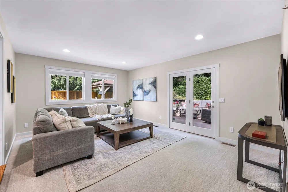 24124 NE 6th Place Sammamish, WA 98074
