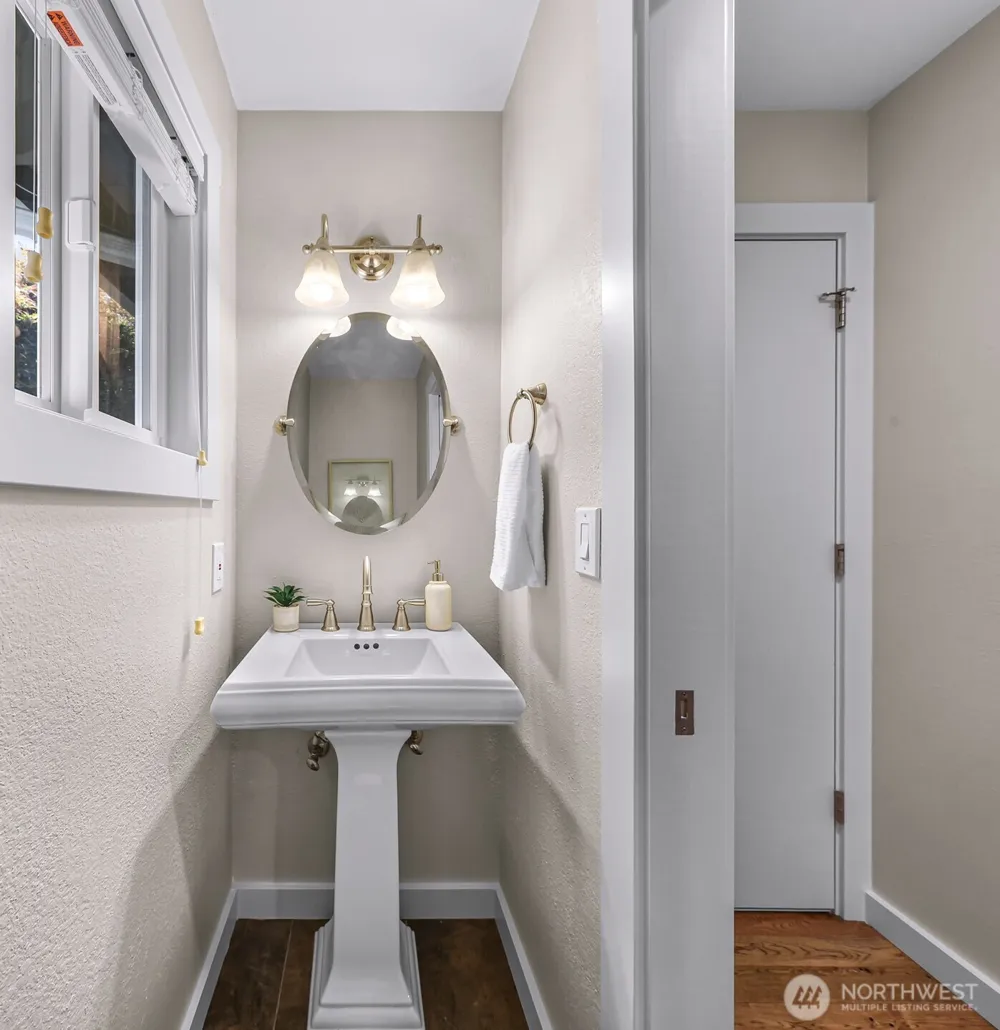 24124 NE 6th Place Sammamish, WA 98074