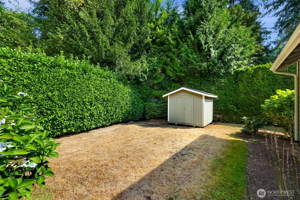 24124 NE 6th Place Sammamish, WA 98074