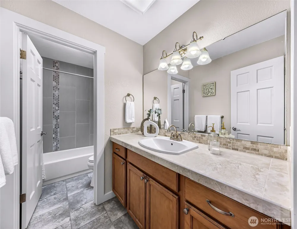 24124 NE 6th Place Sammamish, WA 98074