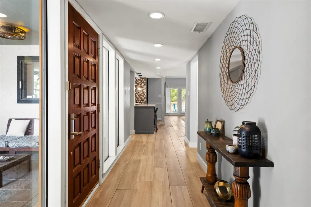 6110 Gardenridge Hollow Austin, TX 78750