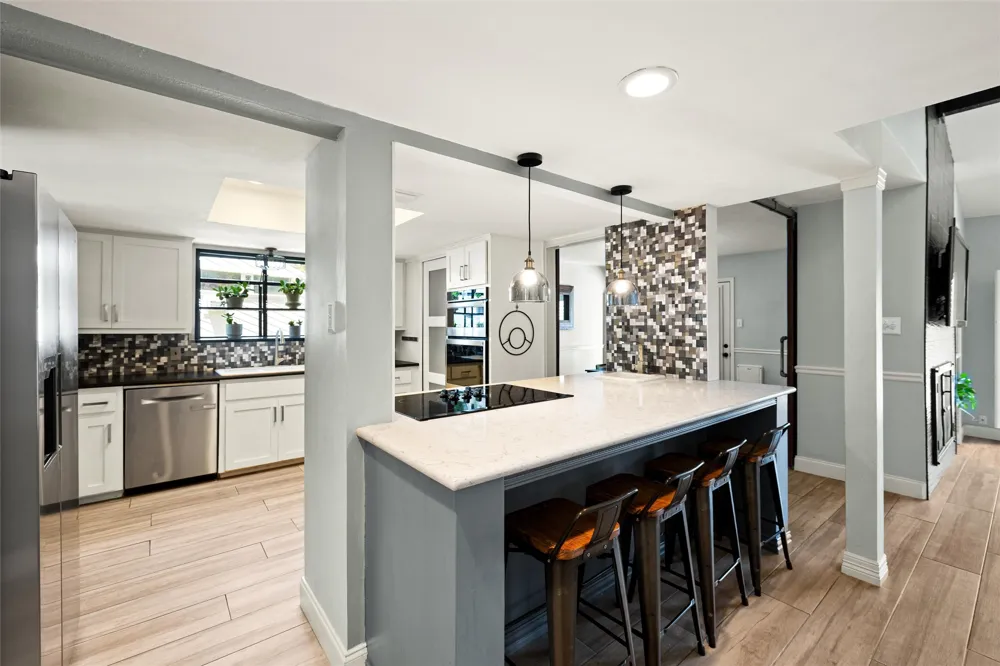 6110 Gardenridge Hollow Austin, TX 78750