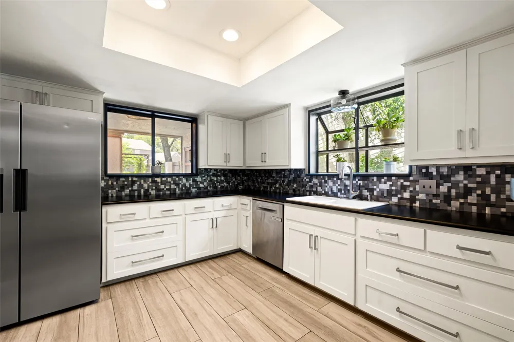 6110 Gardenridge Hollow Austin, TX 78750