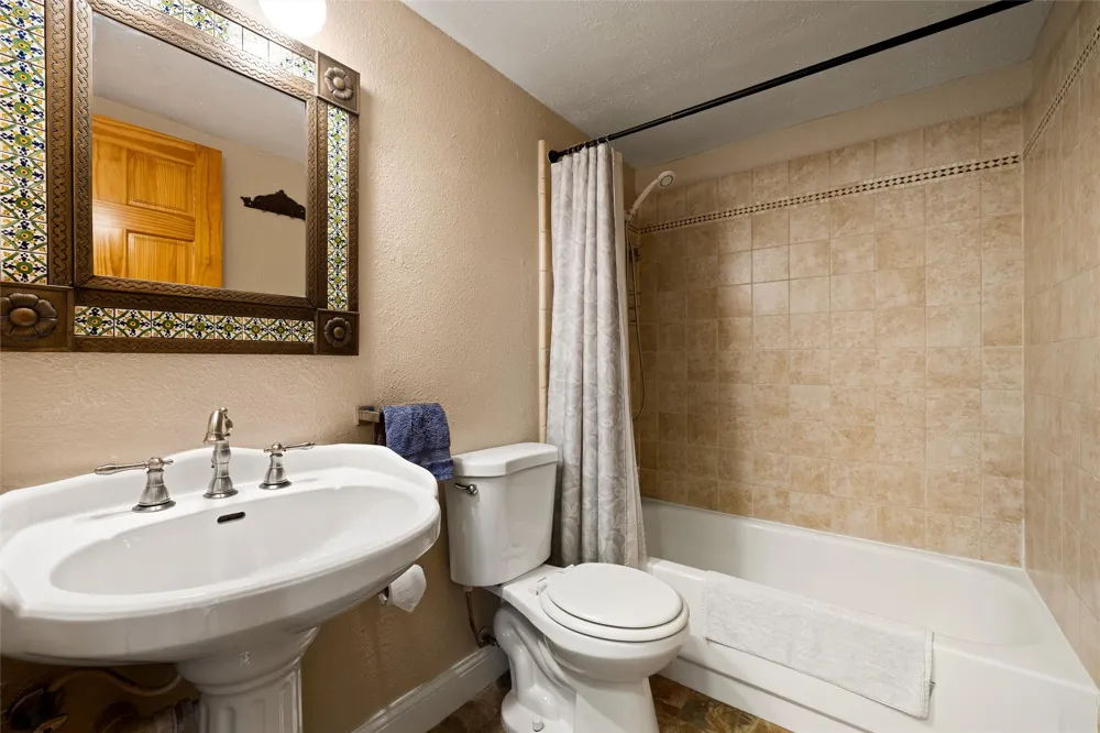 6110 Gardenridge Hollow Austin, TX 78750