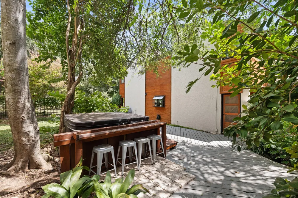 6110 Gardenridge Hollow Austin, TX 78750