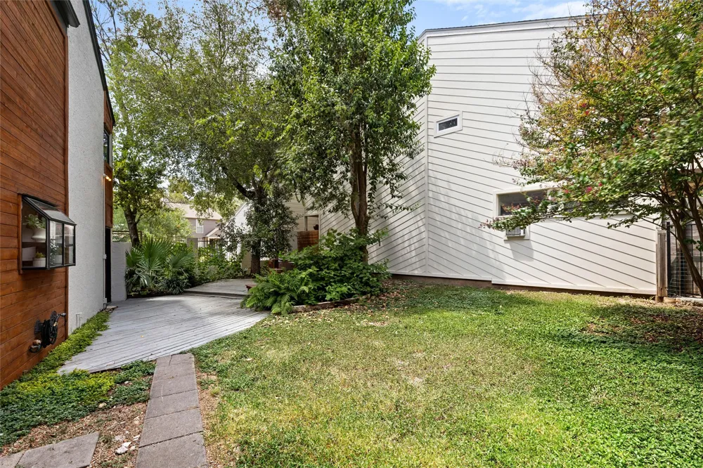 6110 Gardenridge Hollow Austin, TX 78750