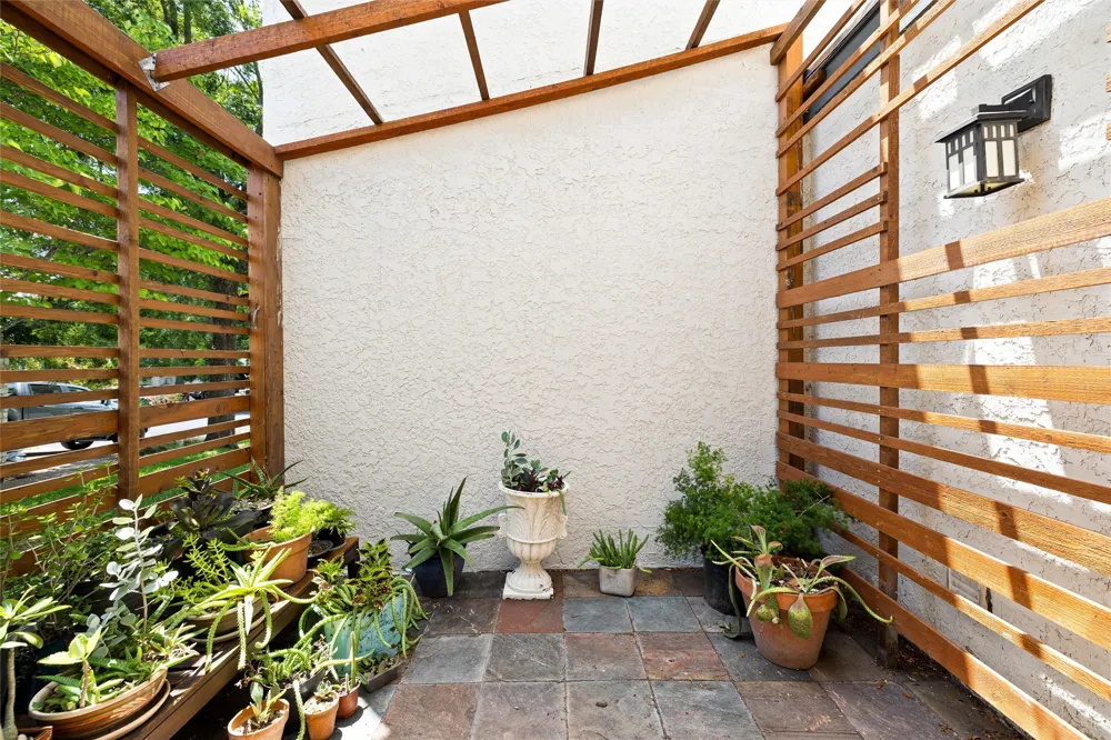 6110 Gardenridge Hollow Austin, TX 78750
