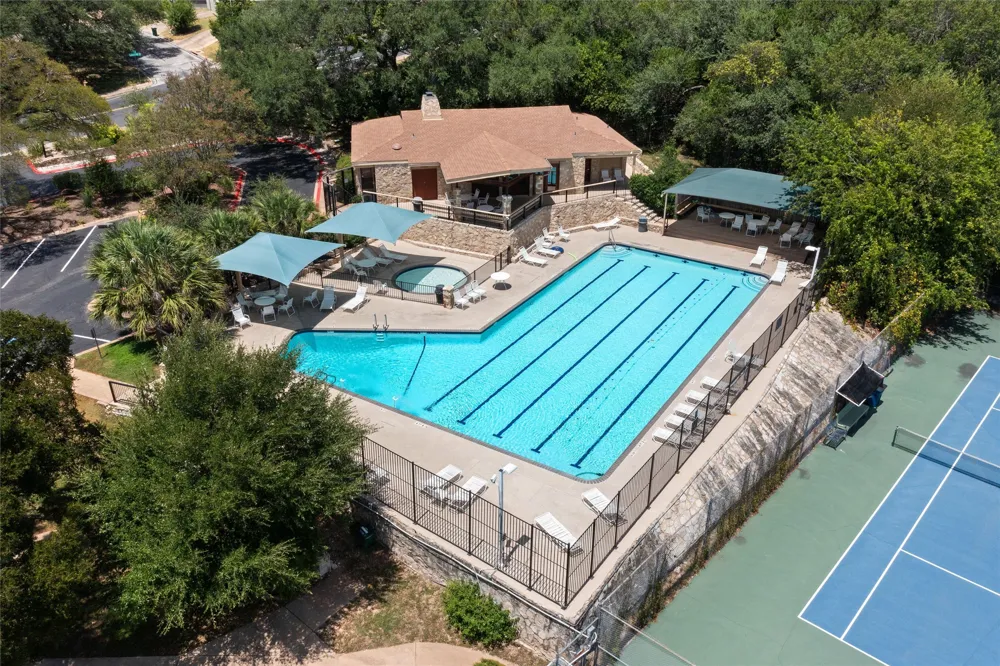 6110 Gardenridge Hollow Austin, TX 78750