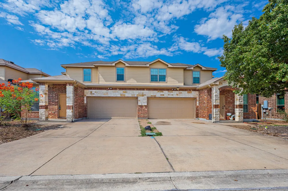 118 Creekside Villa Drive Kyle, TX 78640