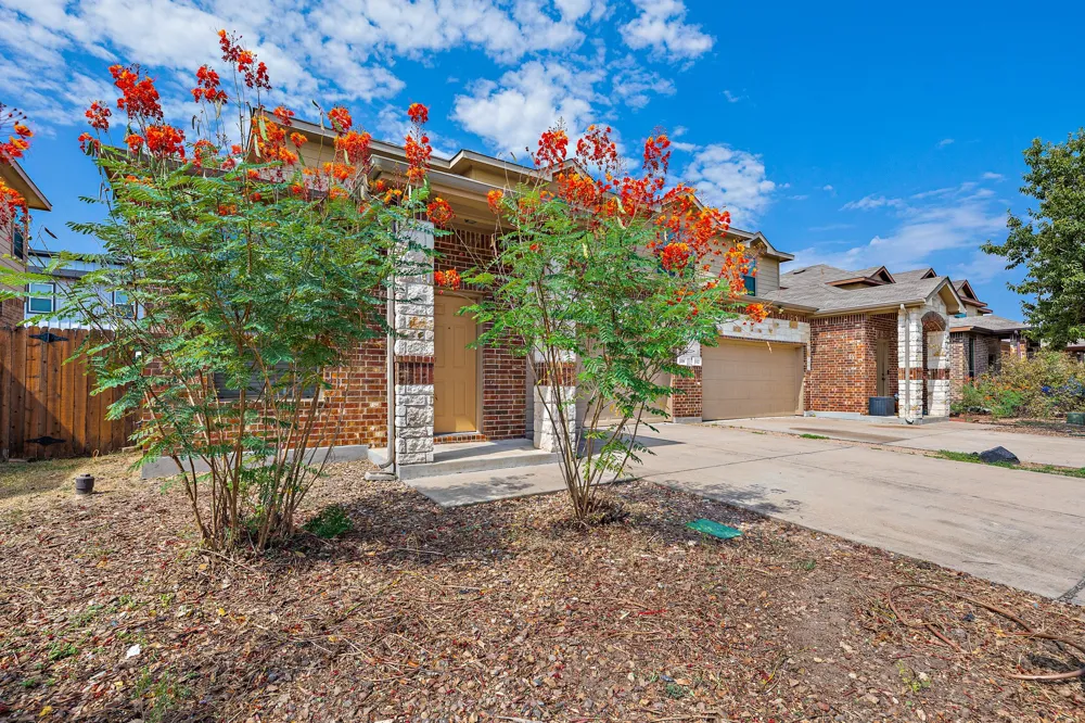 118 Creekside Villa Drive Kyle, TX 78640