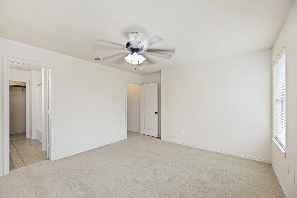 118 Creekside Villa Drive Kyle, TX 78640