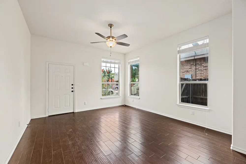 118 Creekside Villa Drive Kyle, TX 78640