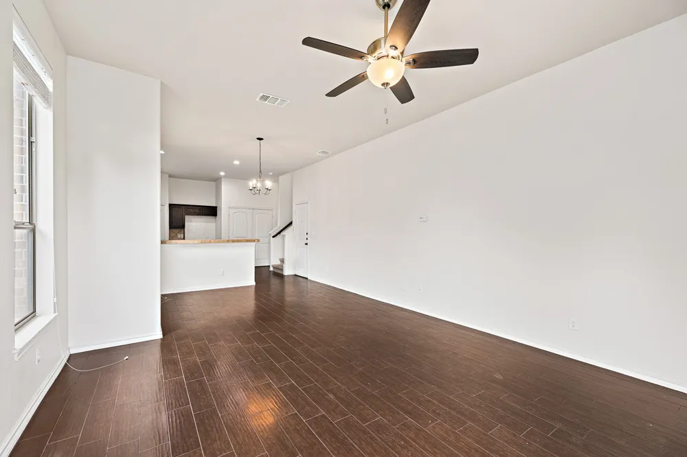 118 Creekside Villa Drive Kyle, TX 78640