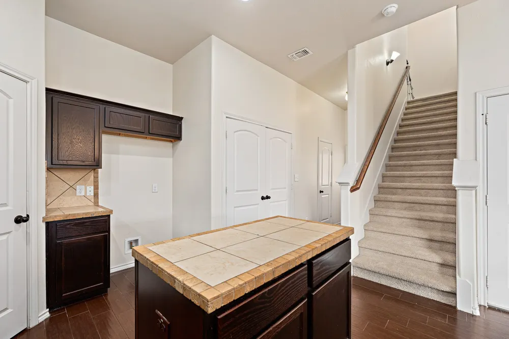 118 Creekside Villa Drive Kyle, TX 78640