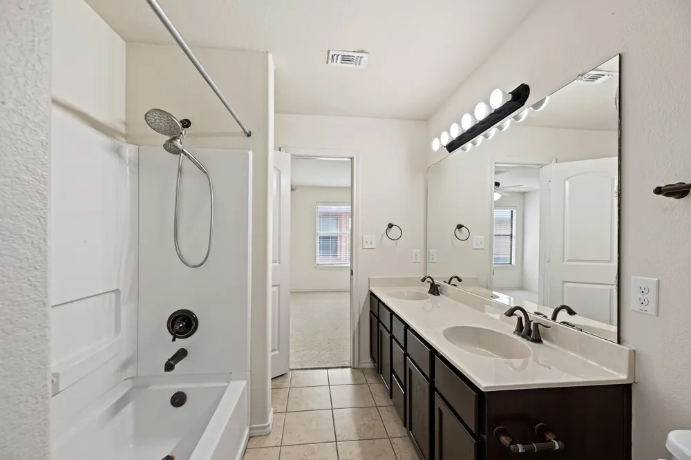 118 Creekside Villa Drive Kyle, TX 78640
