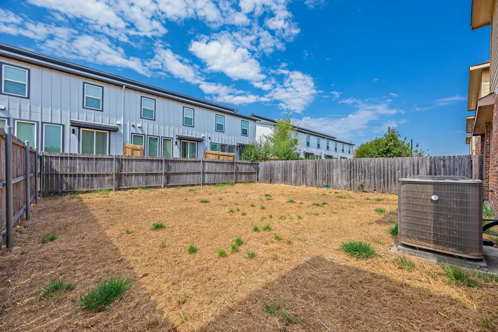 118 Creekside Villa Drive Kyle, TX 78640