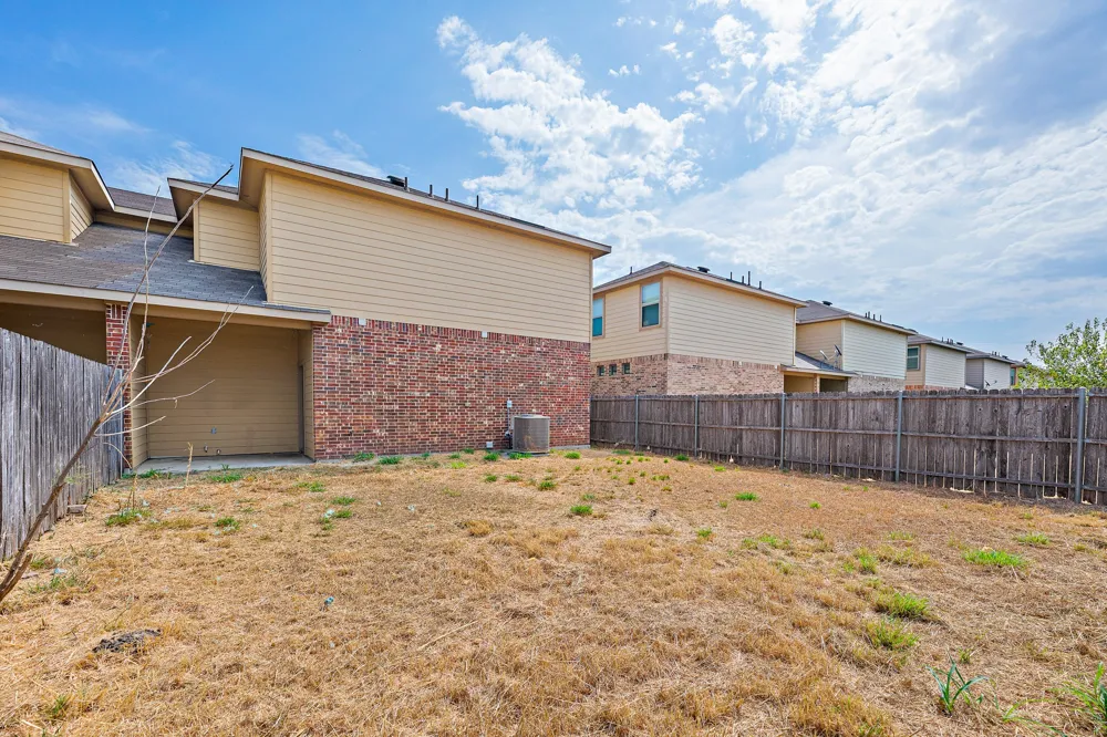 118 Creekside Villa Drive Kyle, TX 78640