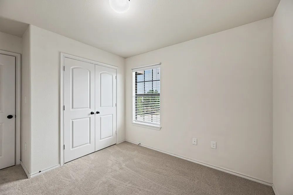 118 Creekside Villa Drive Kyle, TX 78640