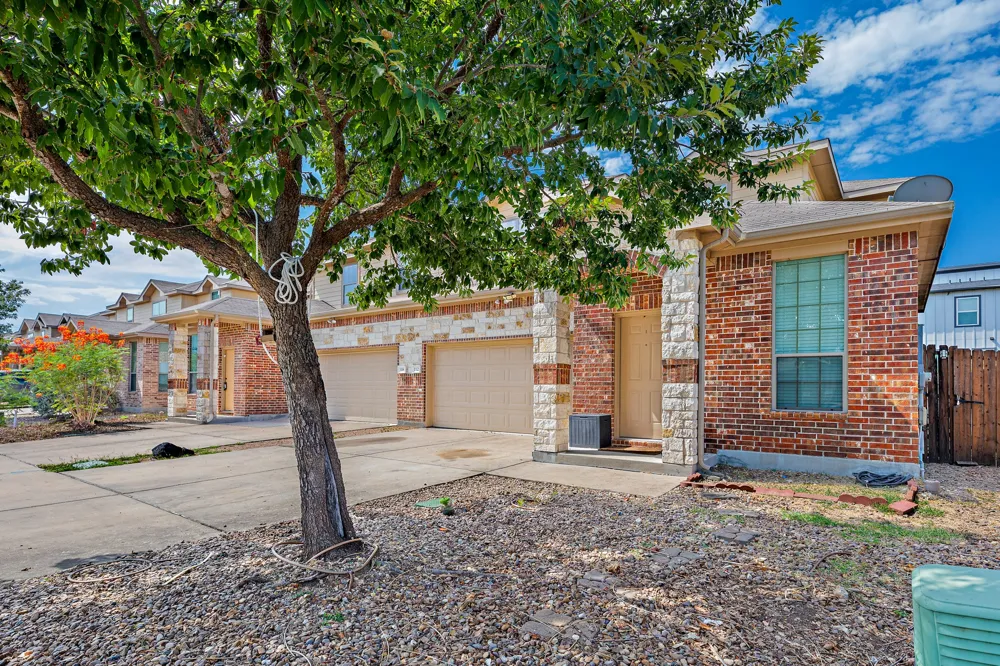118 Creekside Villa Drive Kyle, TX 78640