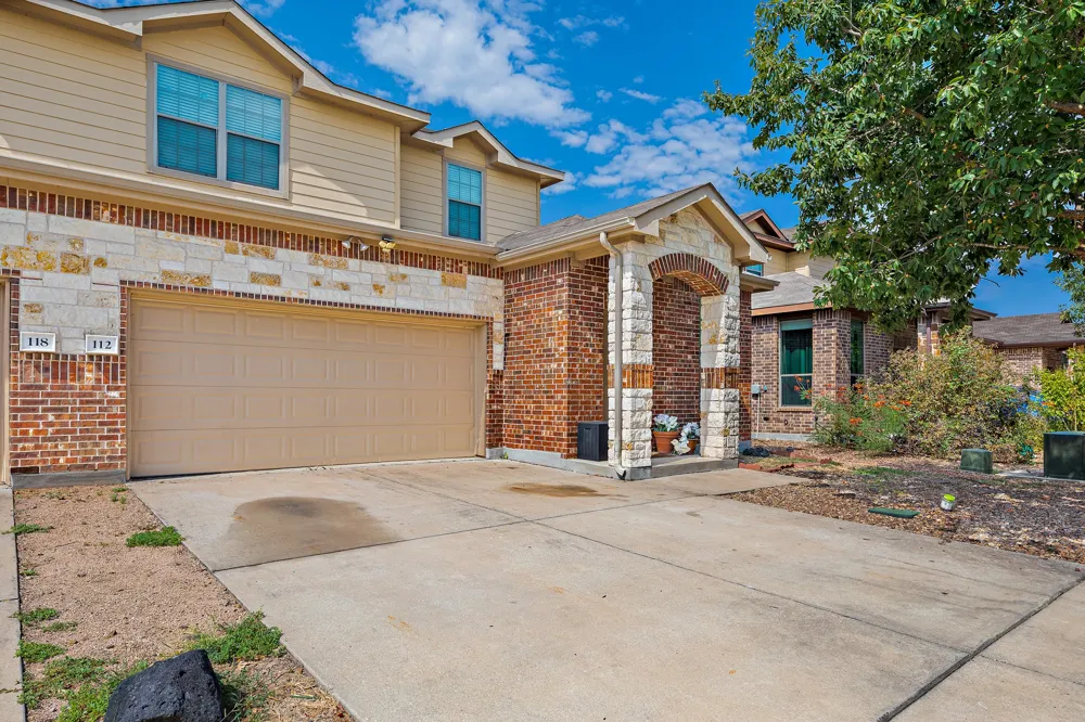118 Creekside Villa Drive Kyle, TX 78640