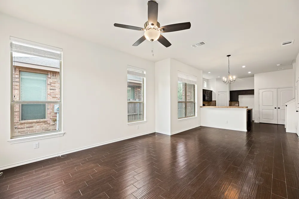 118 Creekside Villa Drive Kyle, TX 78640