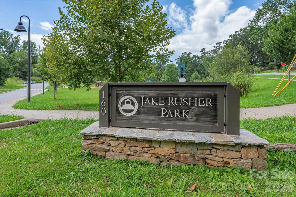 28 Reagan Run Court Arden, NC 28704