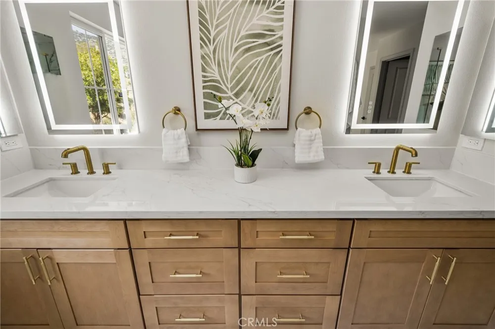 705 E Lemon Swirl Azusa, CA 91702