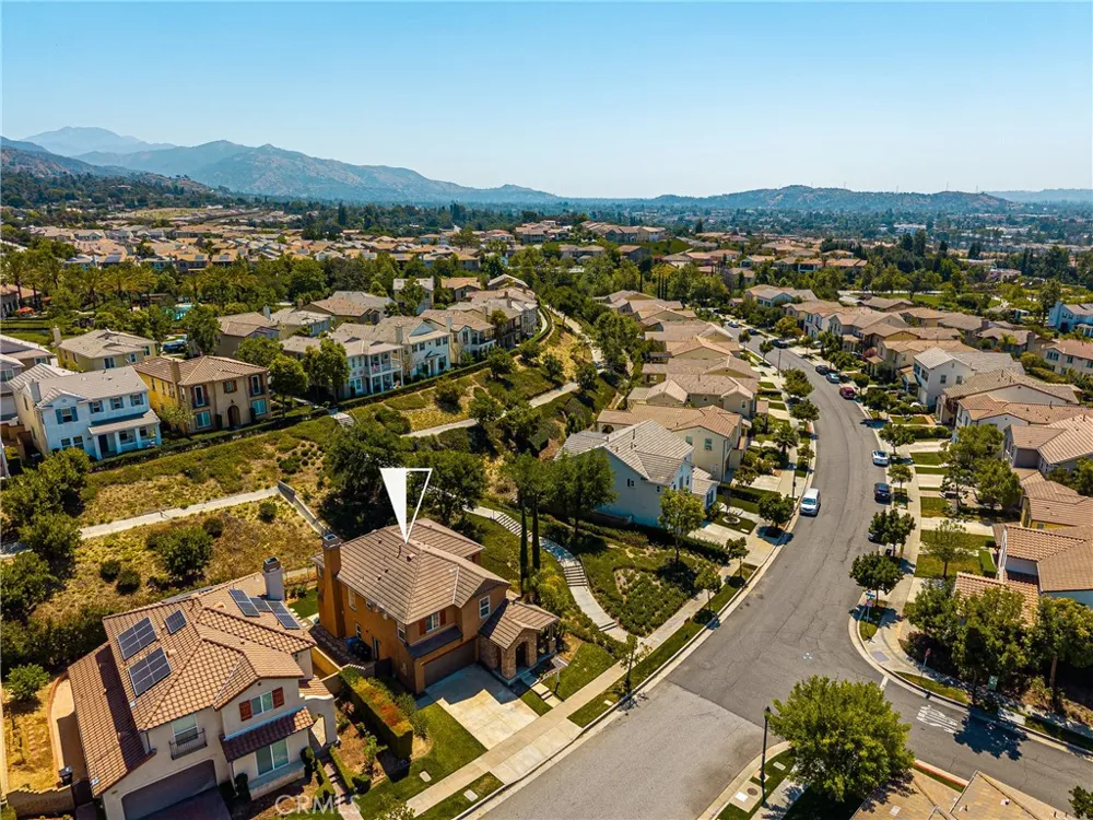 705 E Lemon Swirl Azusa, CA 91702