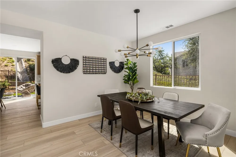 705 E Lemon Swirl Azusa, CA 91702