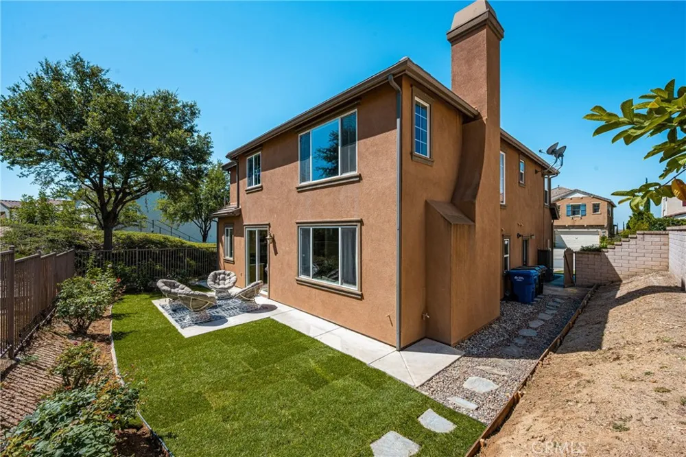 705 E Lemon Swirl Azusa, CA 91702