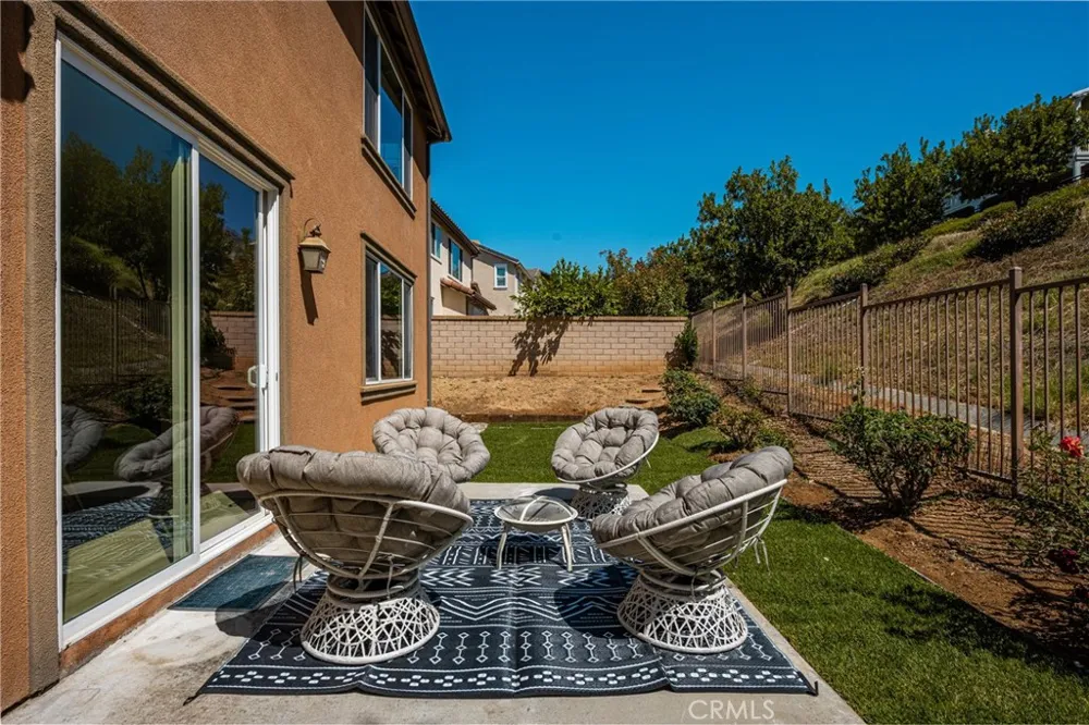 705 E Lemon Swirl Azusa, CA 91702