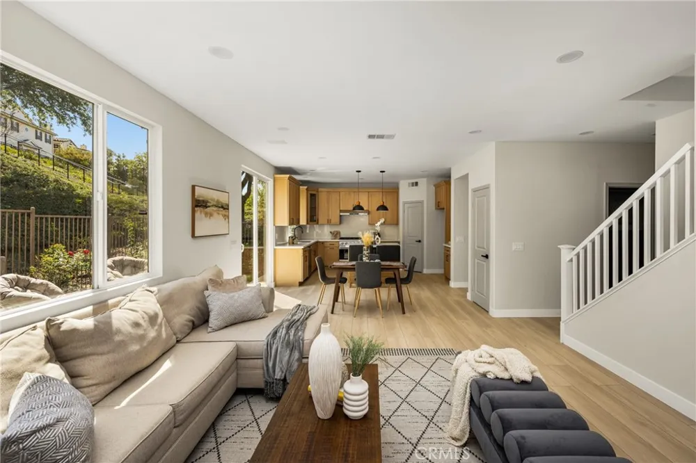 705 E Lemon Swirl Azusa, CA 91702